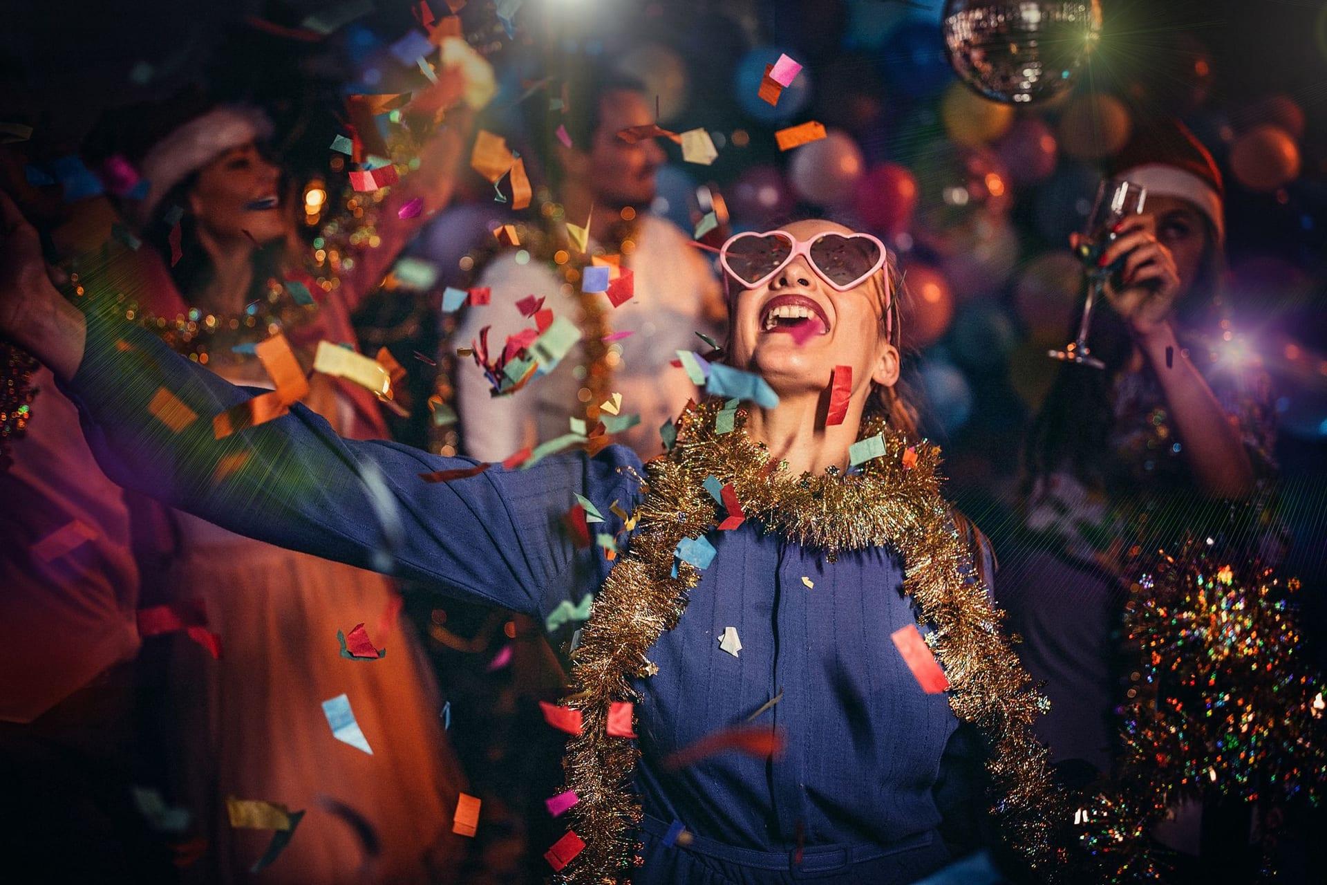 Complete guide: how to create a shared holiday album for Christmas and New Year on GiftsQR